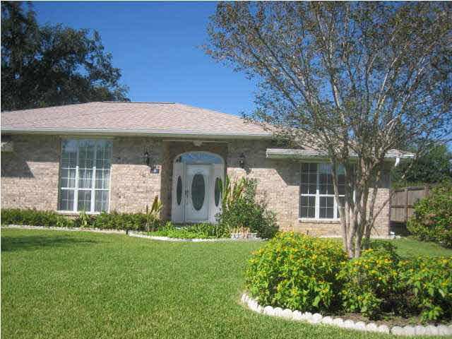 1080 Palisade Road Pensacola, FL 32504 - Photo 2 of 20 Beautifully landscaped yard