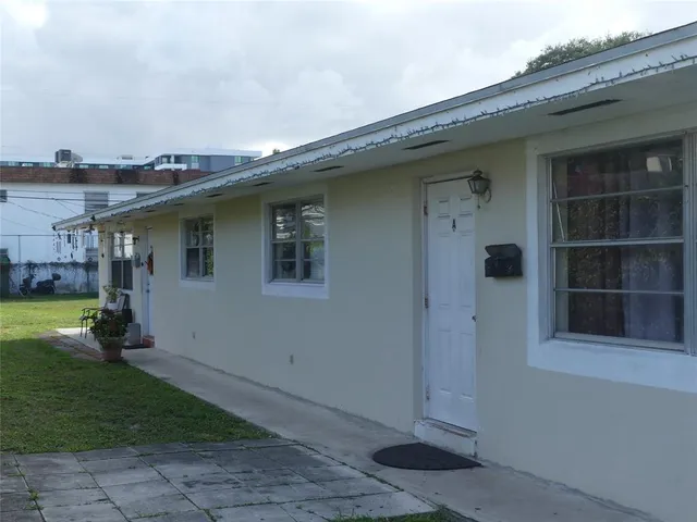 a view of a house with a backyard