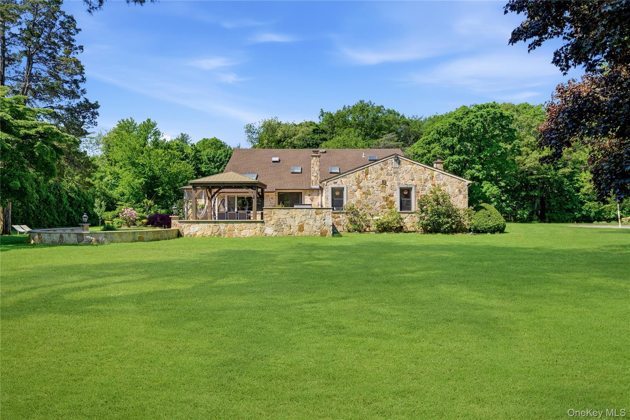 199 Cold Spring Road Syosset, NY 11791 - Photo 41 of 48