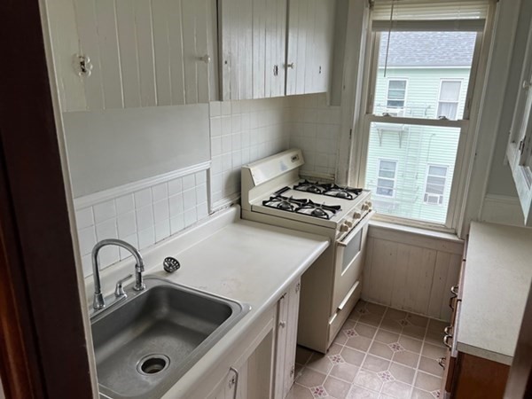 57 Mott Street Fall River, MA 02721 - Photo 20 of 29