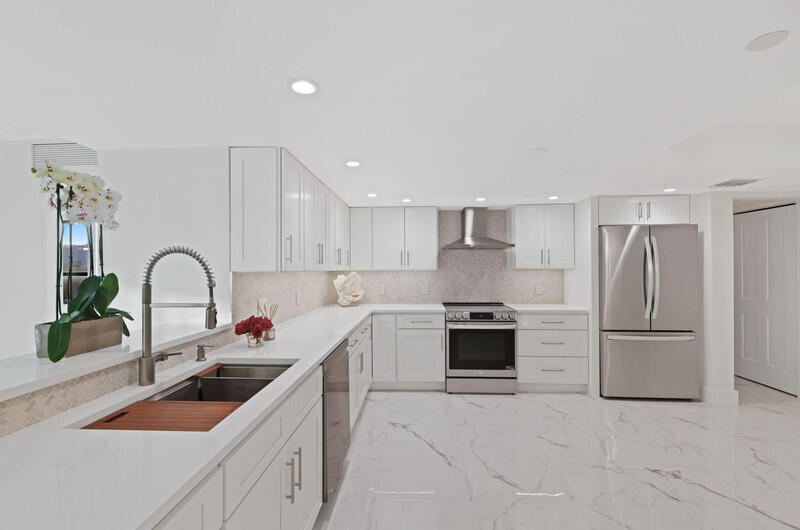 19670 South Beach Road, Unit D314 Jupiter, FL 33469 - Photo 3 of 48 Kitchen
