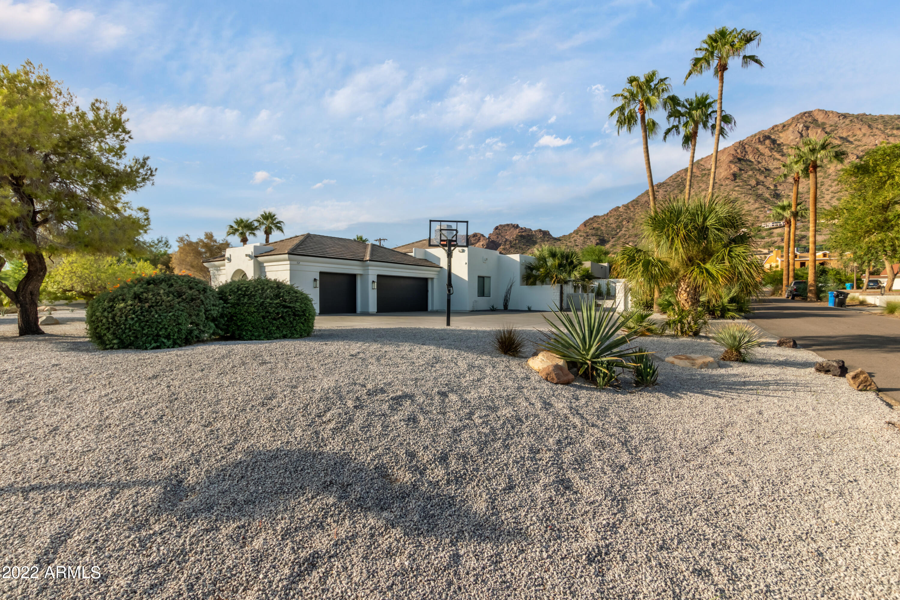 5316 East Royal View Drive South Phoenix, AZ 85018 - Photo 5 of 51 12 - Royal View