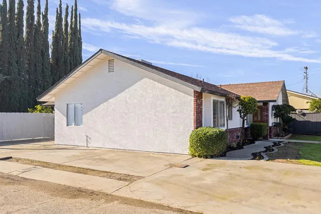 $352,500 | 306 East Tulare Road, Lindsay, CA 93247