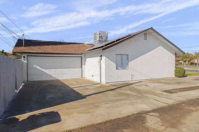 $352,500 | 306 East Tulare Road, Lindsay, CA 93247