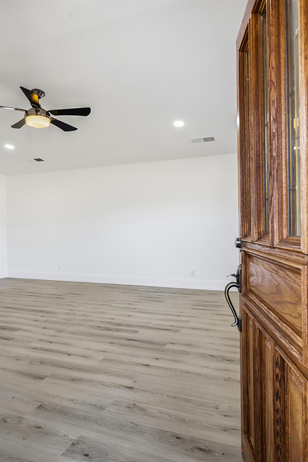 306 East Tulare Road Lindsay, CA 93247 - Photo 7 of 39