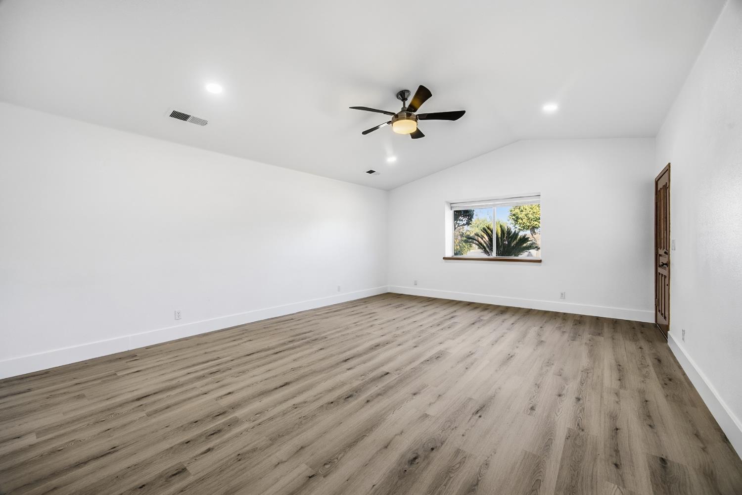 306 East Tulare Road Lindsay, CA 93247 - Photo 10 of 39