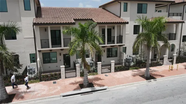 $3,900 | 4272 Northwest 82nd Avenue, Unit 4272, Doral, FL 33166