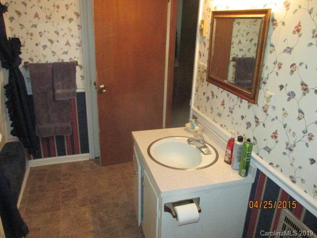 530 Locust Cove Road Marion, NC 28752 - Photo 12 of 33 Gallery Image 12