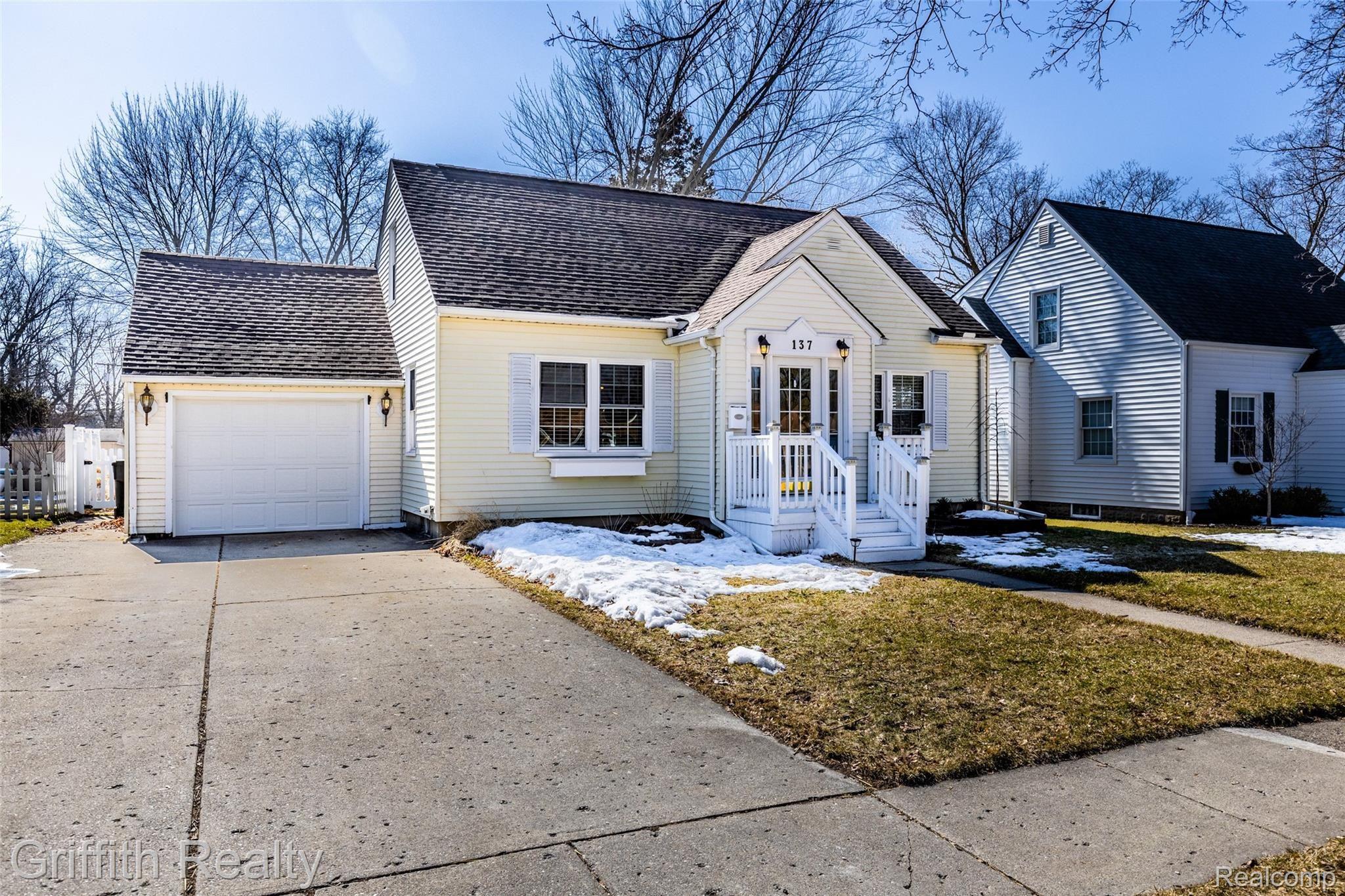 137 Riddle Street Howell, MI 48843 - Photo 3 of 62 137 Riddle Street-1.jpg