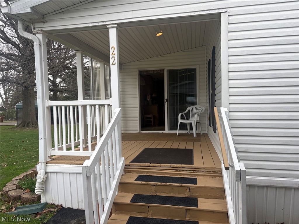 5852 Cleveland Road, Unit 22 Wooster, OH 44691 - Photo 9 of 35 Covered Front/Side porch.