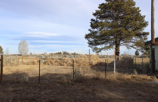 58009 Maple Circle Road Christmas Valley, OR 97641 - Photo 9 of 38 Enclosed dog area