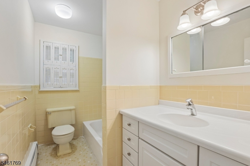 41 Rys Terrace Fair Lawn, NJ 07410 - Photo 25 of 35 Gallery Image 25