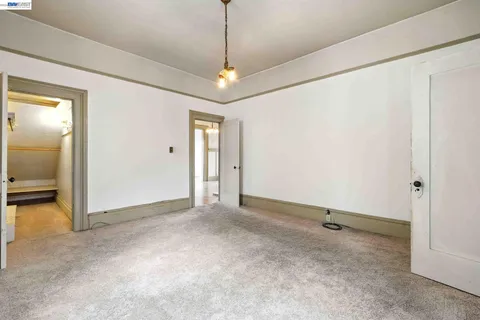 $499,000 | 556-558 Alcatraz Avenue, Oakland, CA 94609