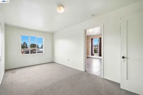 $499,000 | 556-558 Alcatraz Avenue, Oakland, CA 94609