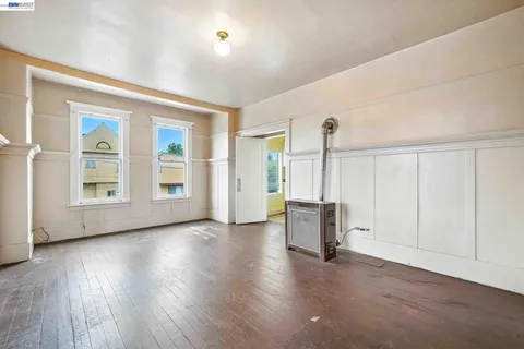 $499,000 | 556-558 Alcatraz Avenue, Oakland, CA 94609