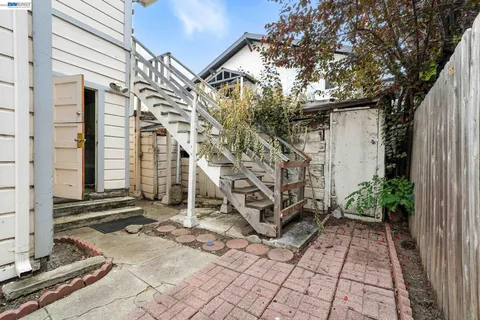 a view of a pathway with a house