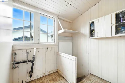 $499,000 | 556-558 Alcatraz Avenue, Oakland, CA 94609