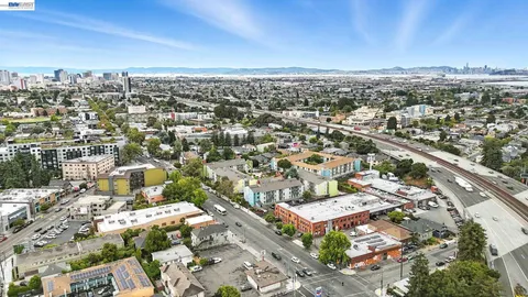 $499,000 | 556-558 Alcatraz Avenue, Oakland, CA 94609