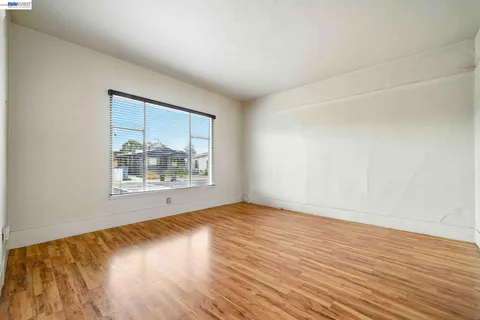 $499,000 | 556-558 Alcatraz Avenue, Oakland, CA 94609