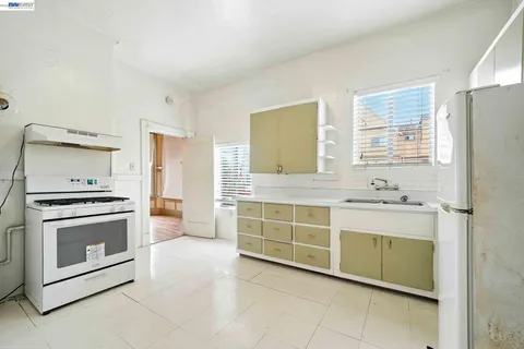 $499,000 | 556-558 Alcatraz Avenue, Oakland, CA 94609