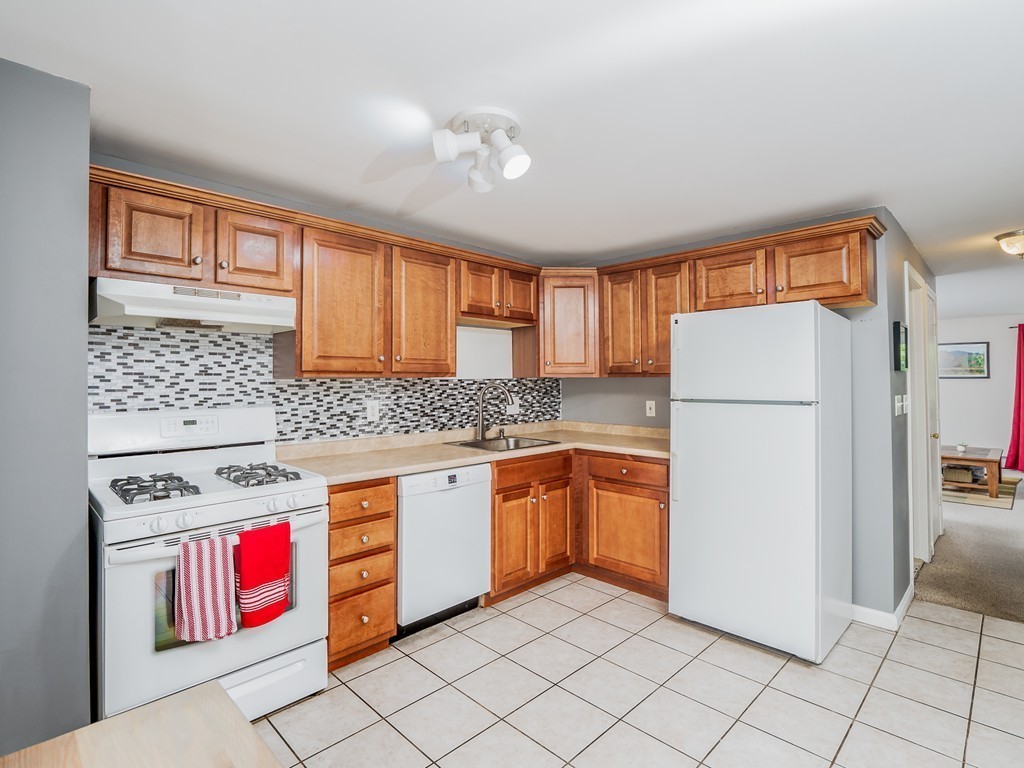 104 Roper Street, Unit D Lowell, MA 01852 - Photo 4 of 25 Gallery Image 4