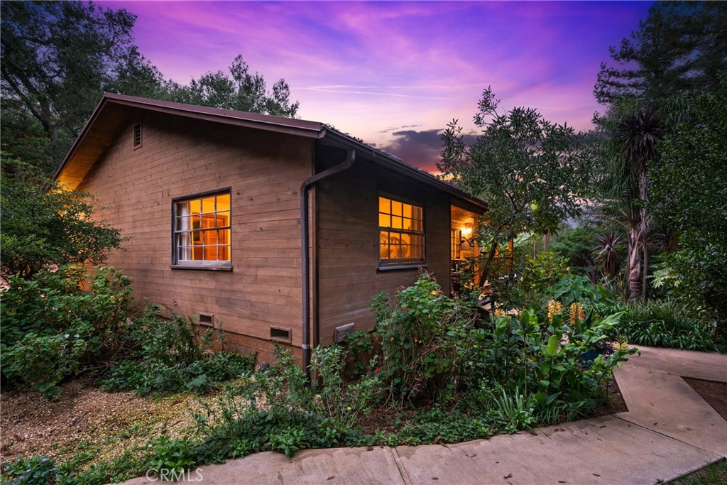 6650 Toro Creek Road Atascadero, CA 93422 - Photo 3 of 28 a front view of a house with a yard