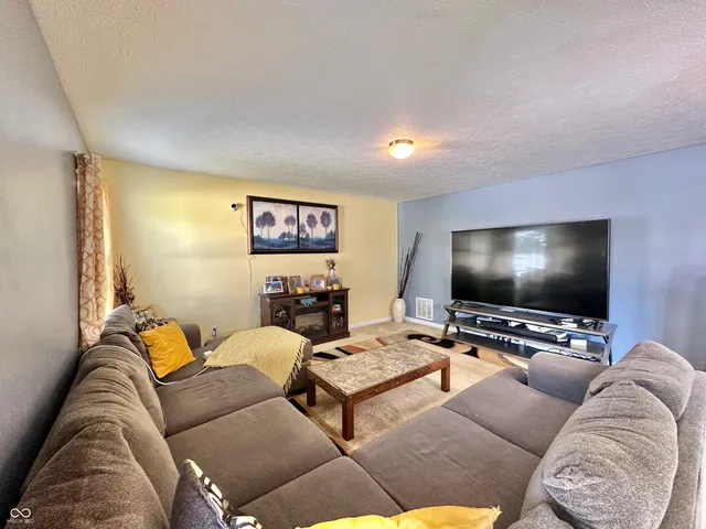 $290,000 | 6516 Emerald Xing Way, Indianapolis, IN 46221