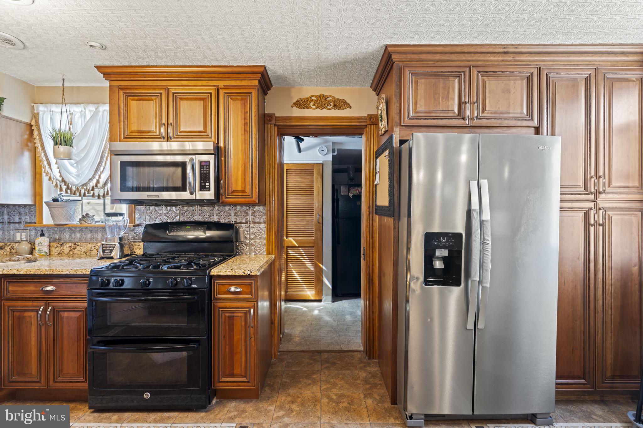 896 Pne Hl Road Philadelphia, PA 19115 - Photo 12 of 37