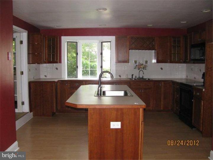 118 Bortondale Road Media, PA 19063 - Photo 3 of 12 Kitchen