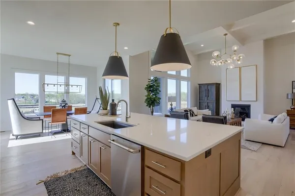 $950,522 | 2424 West 177th Street, Overland Park, KS 66085