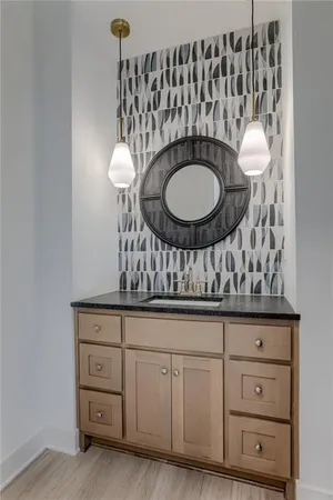 $950,522 | 2424 West 177th Street, Overland Park, KS 66085