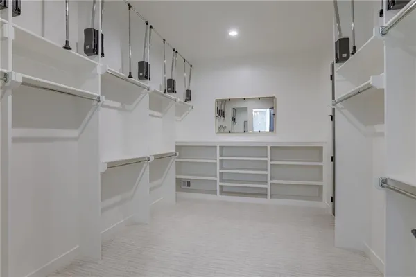 $950,522 | 2424 West 177th Street, Overland Park, KS 66085