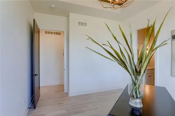 $950,522 | 2424 West 177th Street, Overland Park, KS 66085