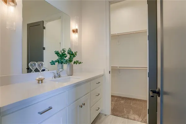 $950,522 | 2424 West 177th Street, Overland Park, KS 66085