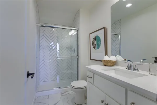 $950,522 | 2424 West 177th Street, Overland Park, KS 66085