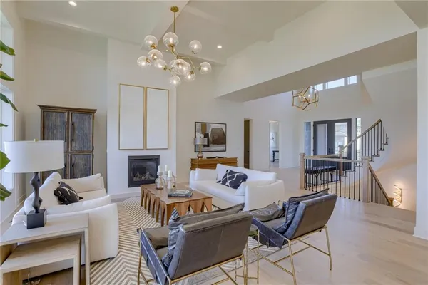 $950,522 | 2424 West 177th Street, Overland Park, KS 66085