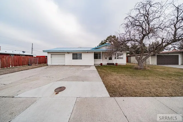 $330,000 | 1715 South Curlew Drive, Idaho Falls, ID 83406