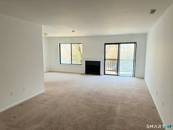 $2,300 | 14 Newtown Road, Unit A24, Danbury, CT 06810