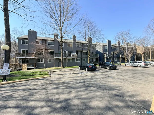 $2,300 | 14 Newtown Road, Unit A24, Danbury, CT 06810