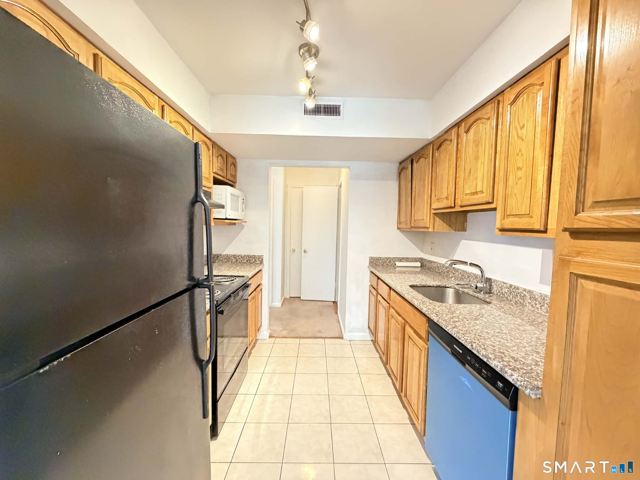 14 Newtown Road, Unit A24 Danbury, CT 06810 - Photo 3 of 22