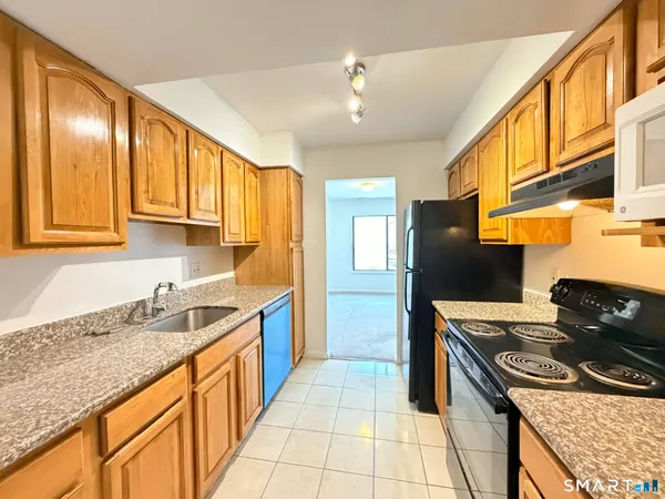 $2,300 | 14 Newtown Road, Unit A24, Danbury, CT 06810