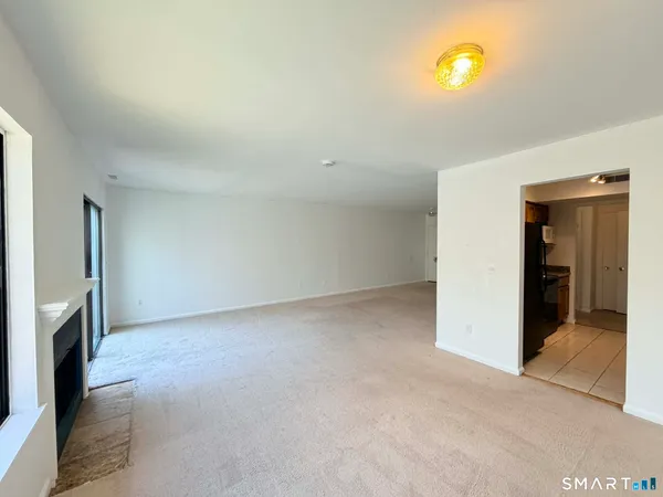 $2,300 | 14 Newtown Road, Unit A24, Danbury, CT 06810