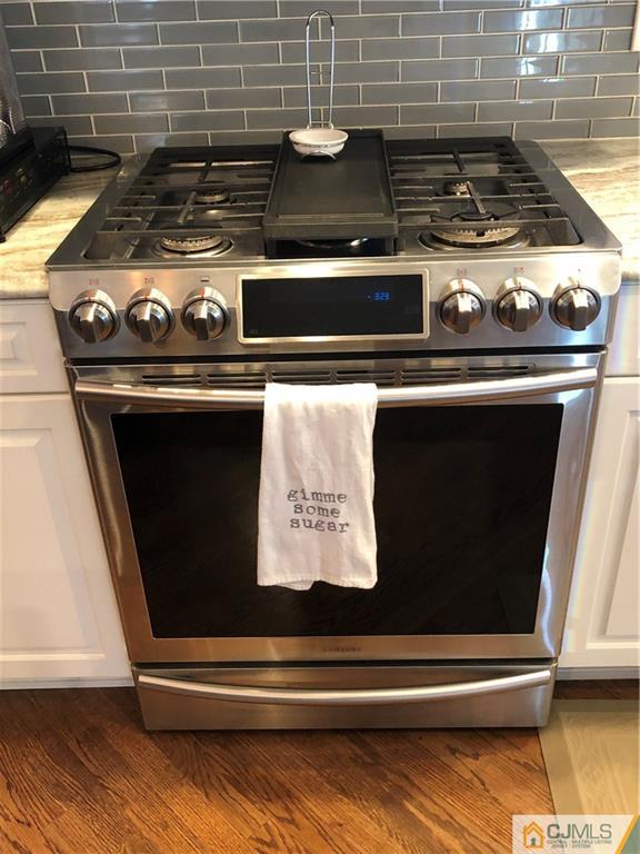 13 Phillips Road Edison, NJ 08817 - Photo 19 of 25 a stove top oven sitting inside of a kitchen