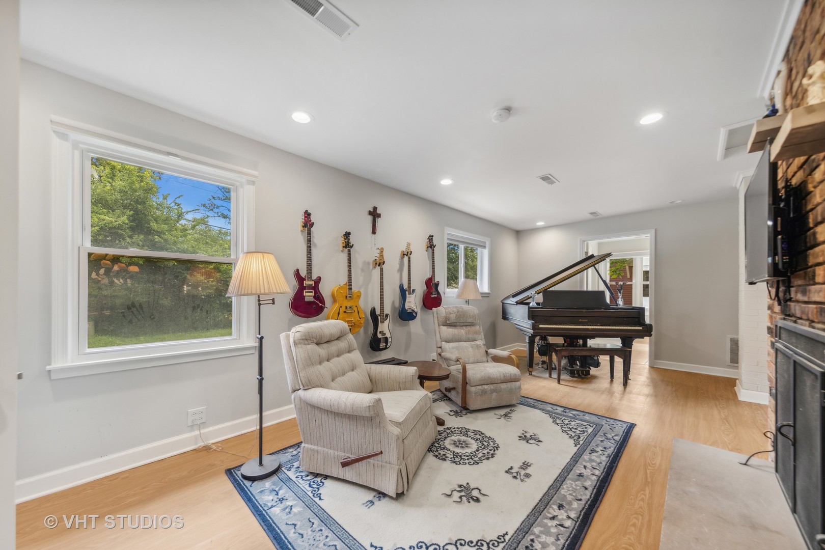 831 Warrenville Road Wheaton, IL 60189 - Photo 7 of 26 a living room with furniture and a painting on the wall