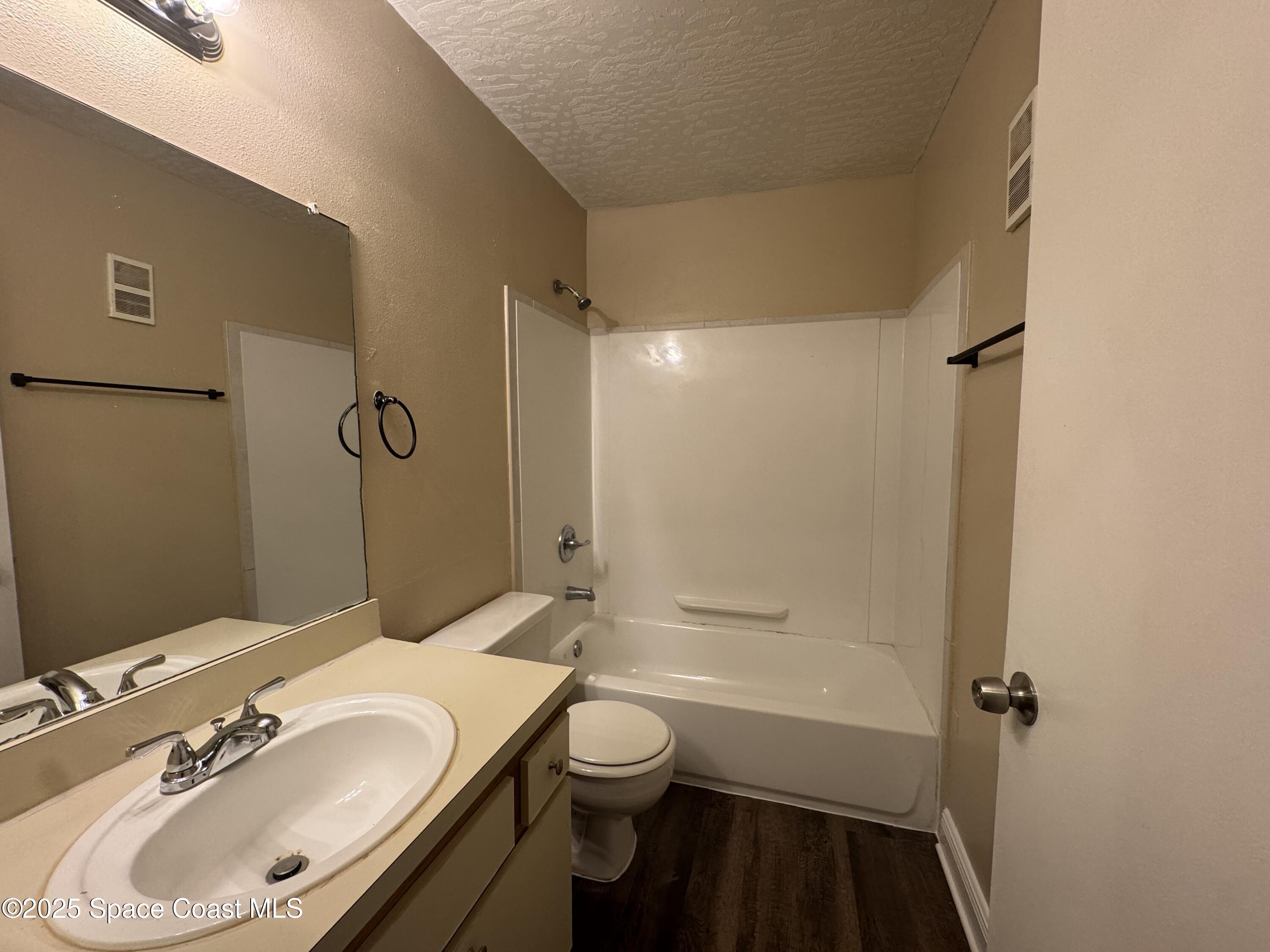 7667 North Wickham Road, Unit 1515 Melbourne, FL 32940 - Photo 19 of 34 Guest bathroom