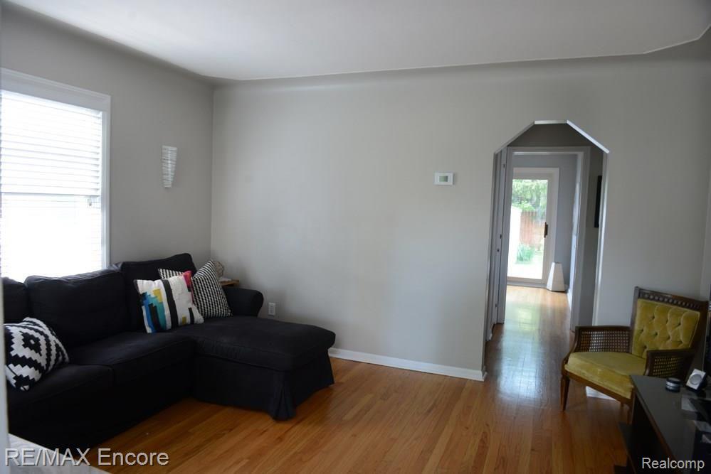2186 Columbia Road Berkley, MI 48072 - Photo 4 of 25 Living room with gleaming hardwood floors and coved ceilings!