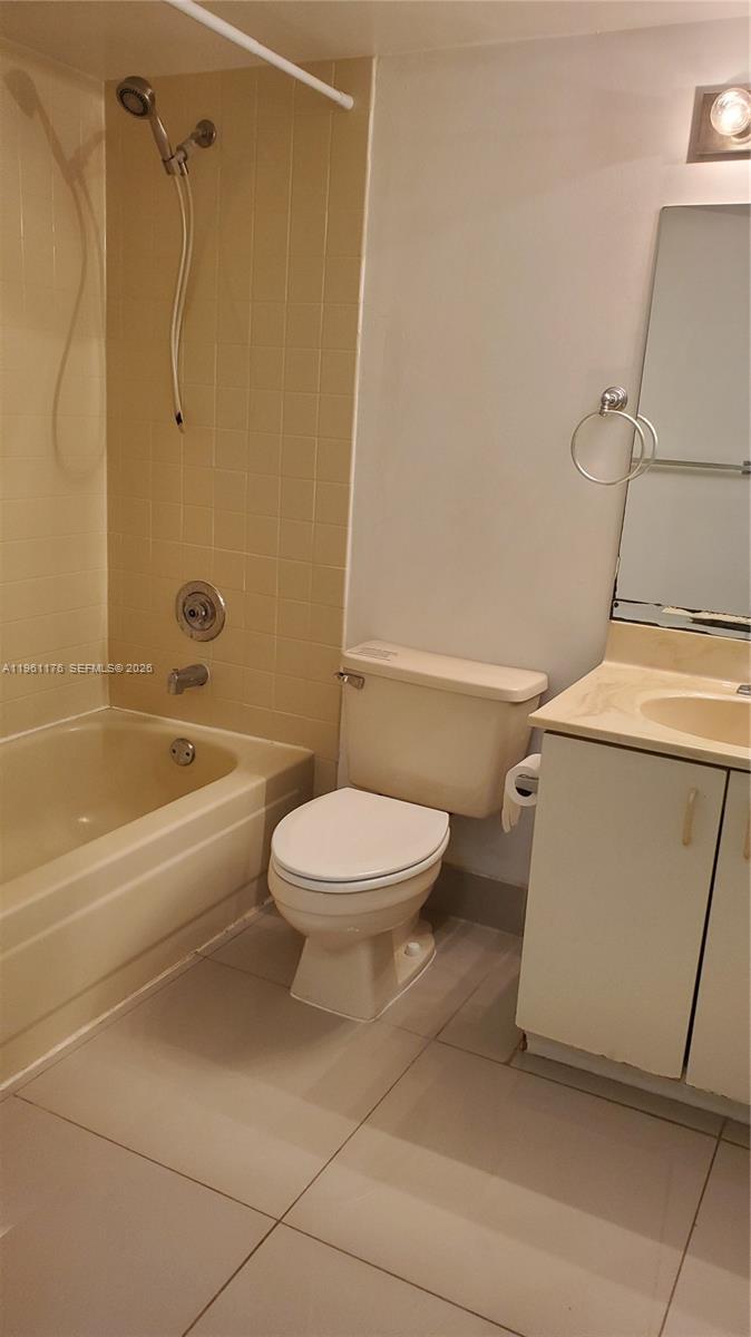 9055 Wiles Road, Unit 103 Coral Springs, FL 33067 - Photo 12 of 19 a bathroom with a toilet and a bath tub