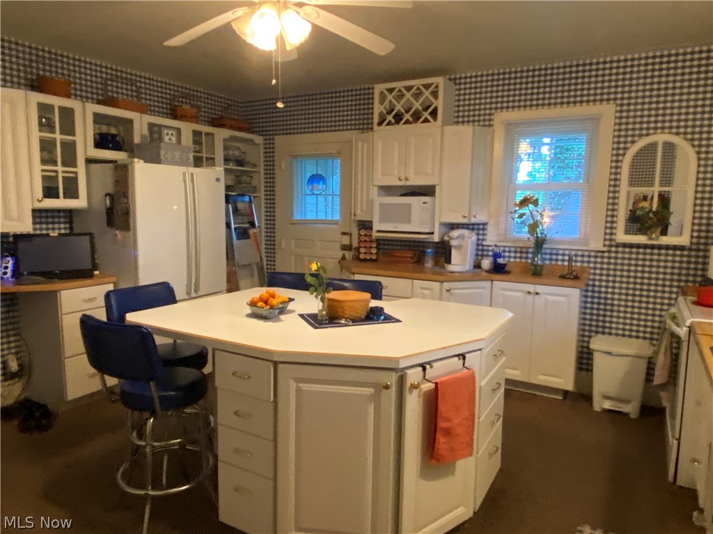8924 South Raccoon Road Canfield, OH 44406 - Photo 10 of 34 Nice country kitchen for family gatherings!