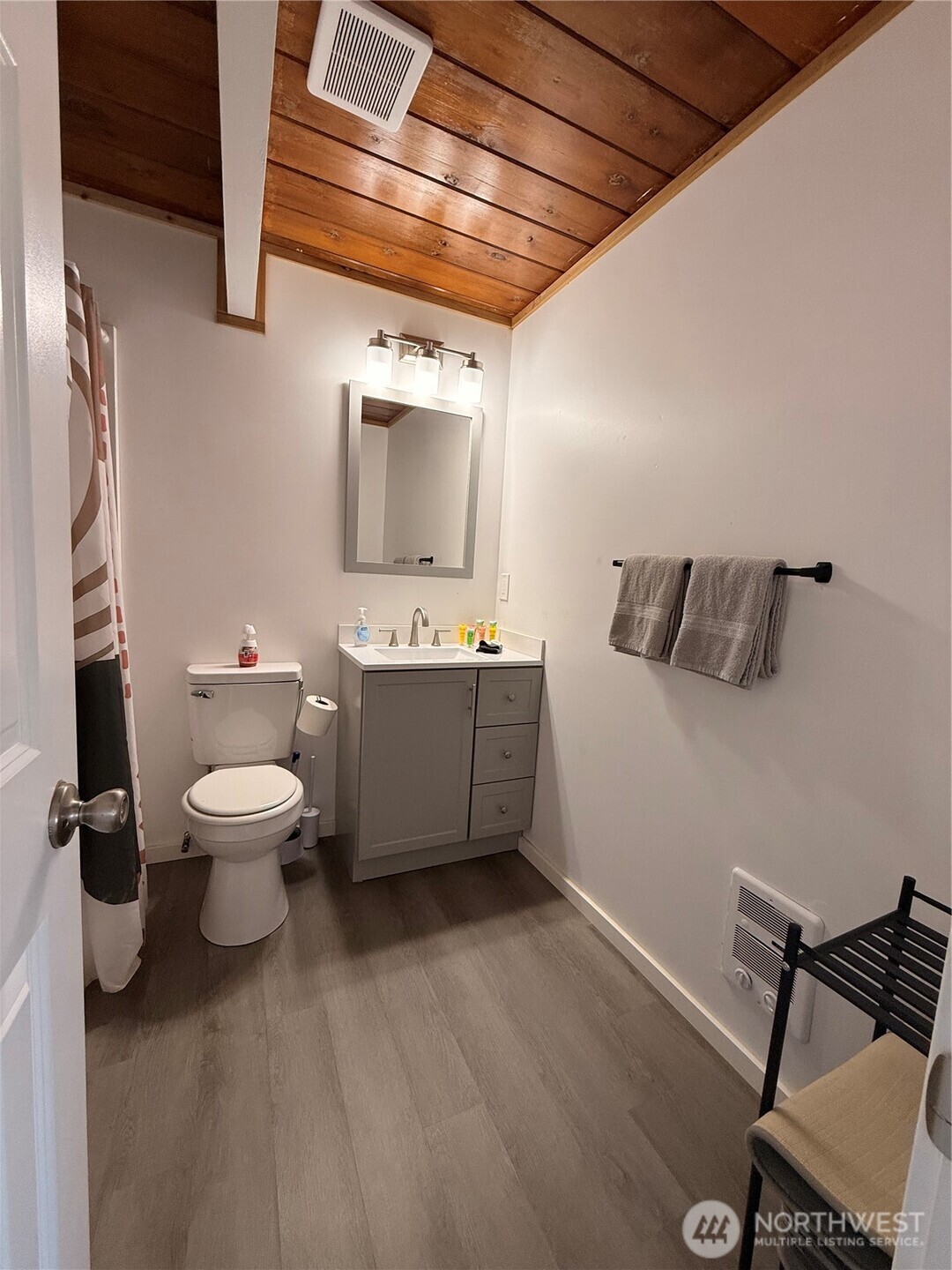 141 Barnacle Street Ocean Shores, WA 98569 - Photo 17 of 27 a room with a chair and gym equipment