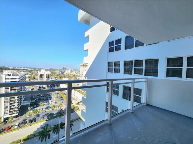 $2,500 | Parker Plaza, Hallandale Beach, FL 33009